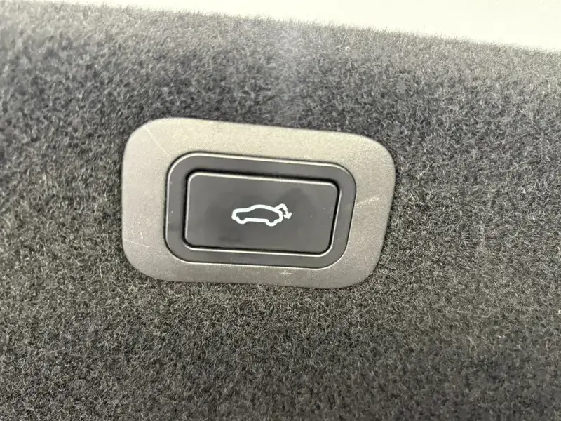 2025 Geely Galaxy E8 с пробегом 66 000 км
