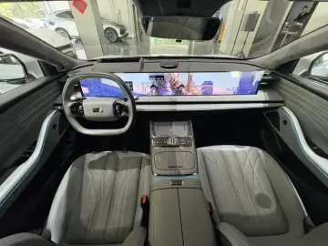 2025 Geely Galaxy E8 с пробегом 66 000 км