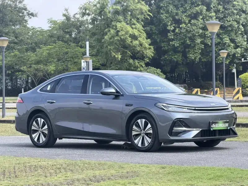 2025 Geely Galaxy A7 с пробегом 5 000 км
