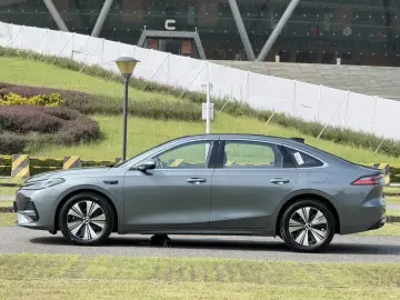 2025 Geely Galaxy A7 с пробегом 5 000 км