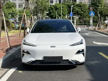 2024 Geely Galaxy E8 с пробегом 19 000 км