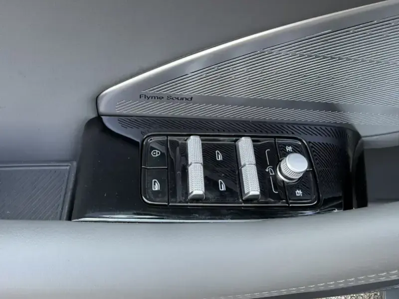 2025 Geely Galaxy A7 с пробегом 5 000 км