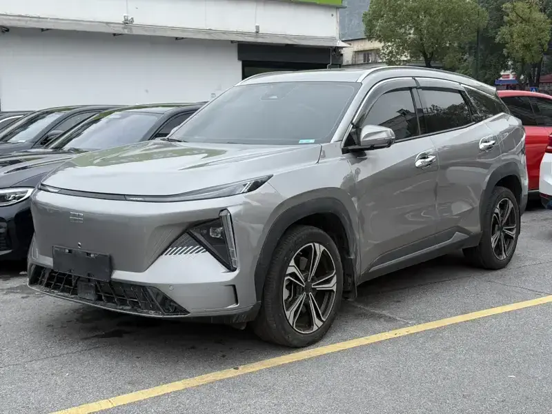 2024 Geely Galaxy L7 с пробегом 30 000 км