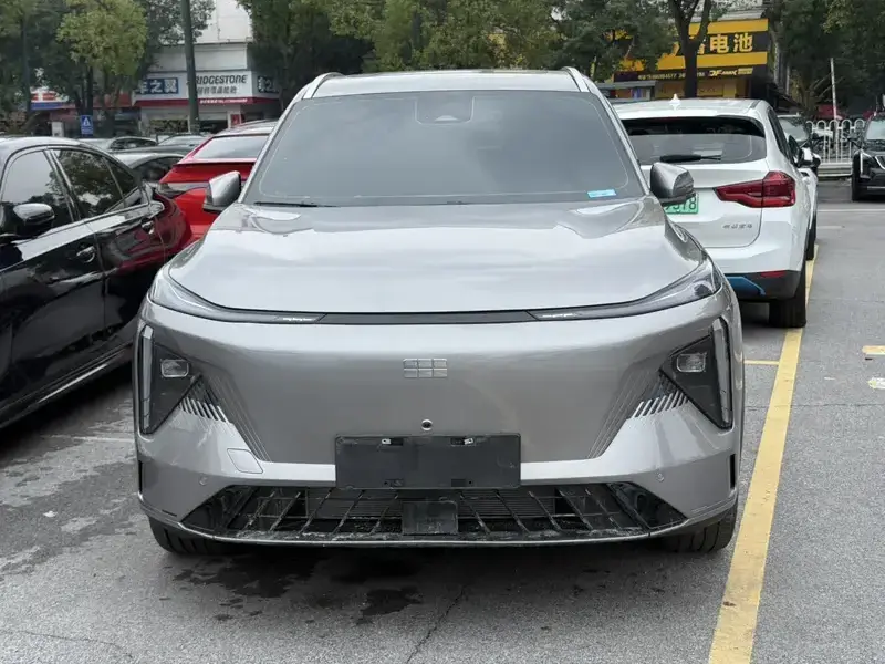 2024 Geely Galaxy L7 с пробегом 30 000 км