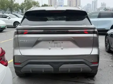 2024 Geely Galaxy L7 с пробегом 30 000 км