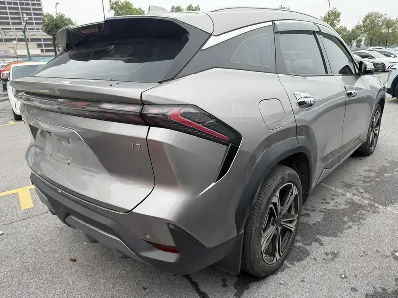 2024 Geely Galaxy L7 с пробегом 30 000 км