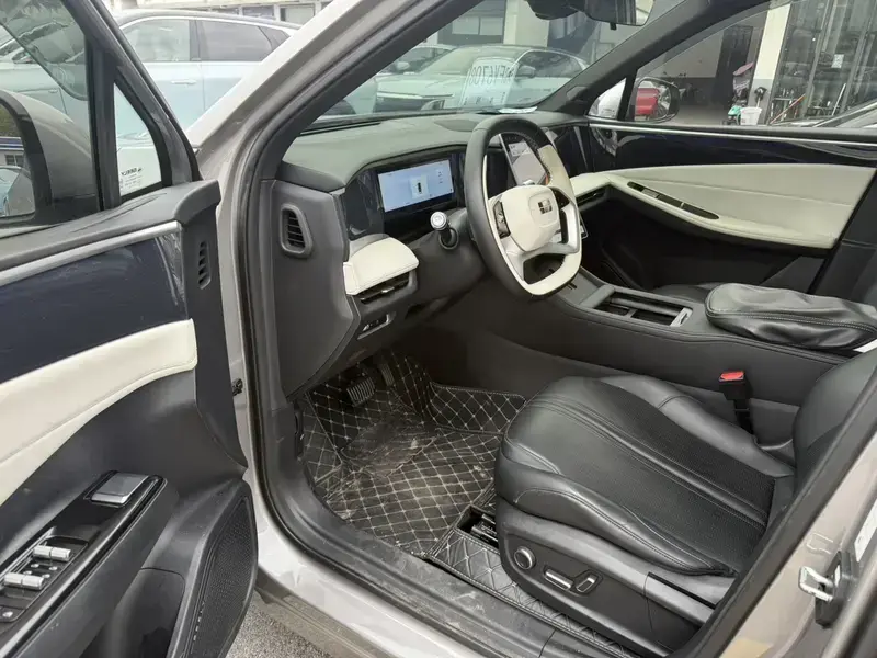 2024 Geely Galaxy L7 с пробегом 30 000 км