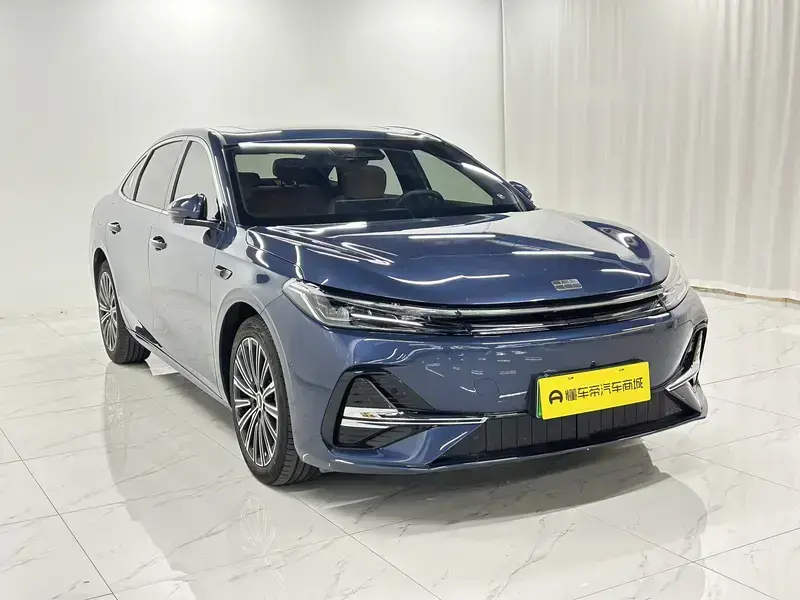 2025 Geely Galaxy A7 с пробегом 11 000 км