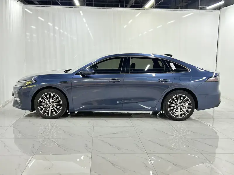 2025 Geely Galaxy A7 с пробегом 11 000 км