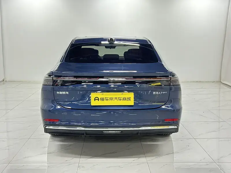 2025 Geely Galaxy A7 с пробегом 11 000 км