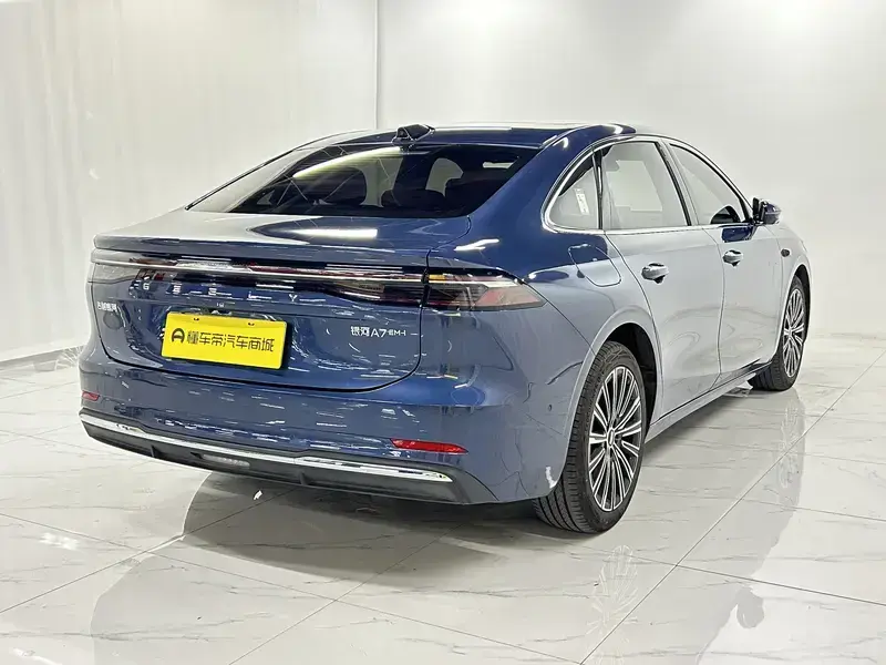 2025 Geely Galaxy A7 с пробегом 11 000 км