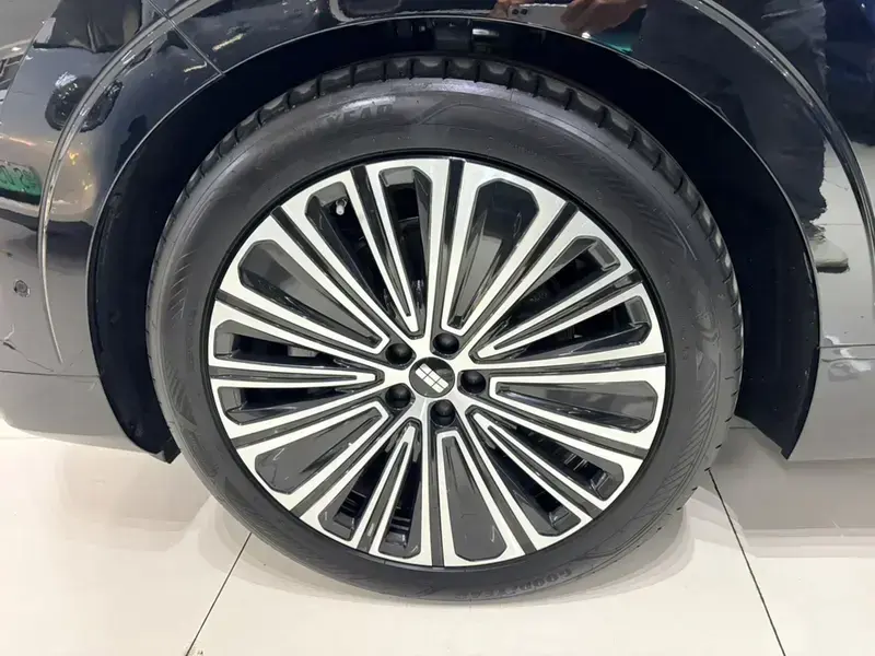 2025 Geely Galaxy M9 с пробегом 10 000 км