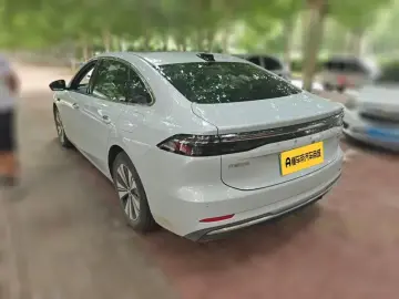 2025 Geely Galaxy A7 с пробегом 16 600 км