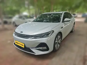 2025 Geely Galaxy A7 с пробегом 16 600 км