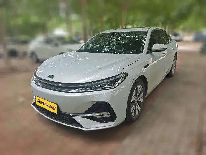 2025 Geely Galaxy A7 с пробегом 16 600 км