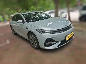 2025 Geely Galaxy A7 с пробегом 16 600 км