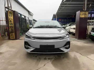2025 Geely Galaxy A7 с пробегом 100 км