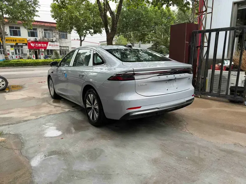 2025 Geely Galaxy A7 с пробегом 100 км