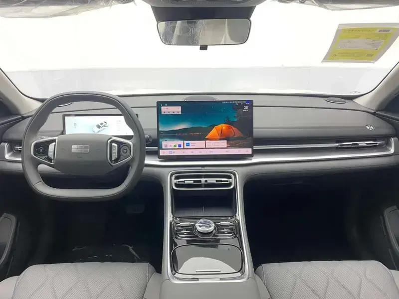 2025 Geely Galaxy A7 с пробегом 100 км