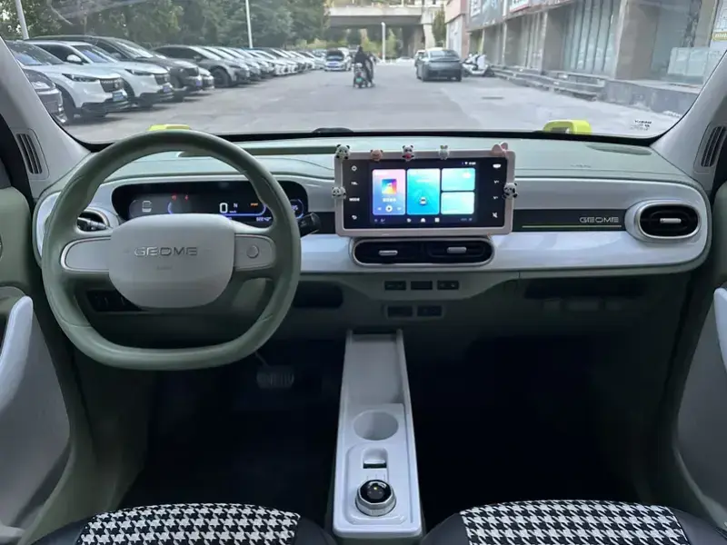 2025 Geely Panda с пробегом 4 800 км