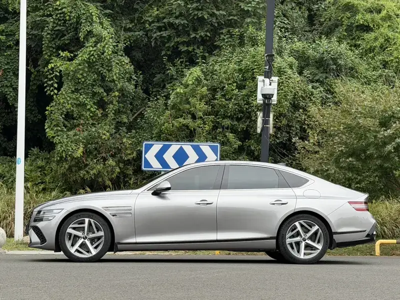 2024 Genesis G80 с пробегом 16 000 км