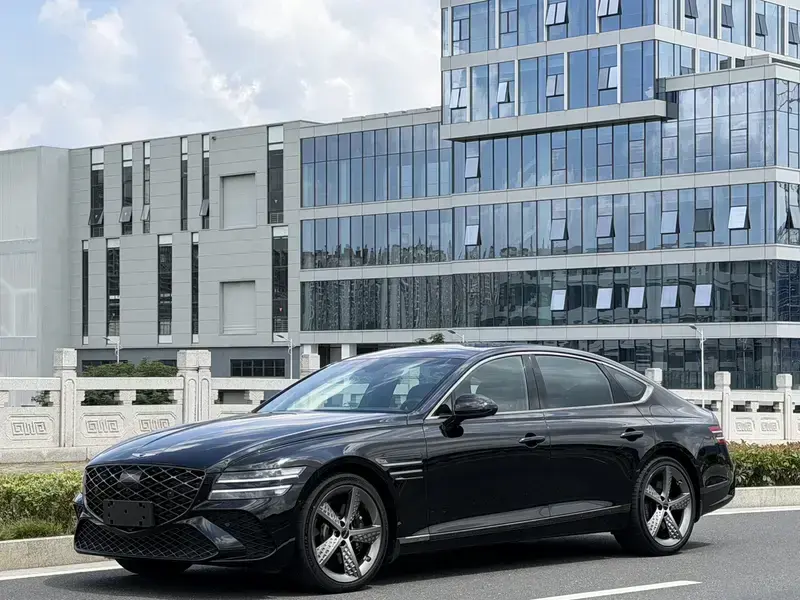 2024 Genesis G80 с пробегом 14 000 км
