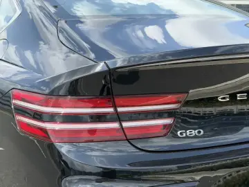 2024 Genesis G80 с пробегом 14 000 км