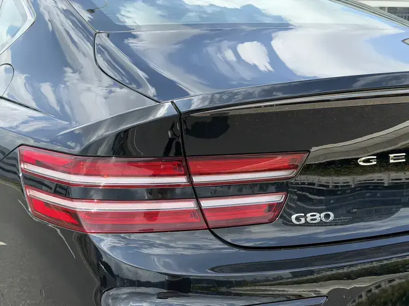 2024 Genesis G80 с пробегом 14 000 км