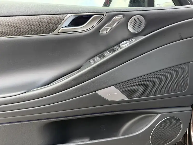 2024 Genesis G80 с пробегом 14 000 км