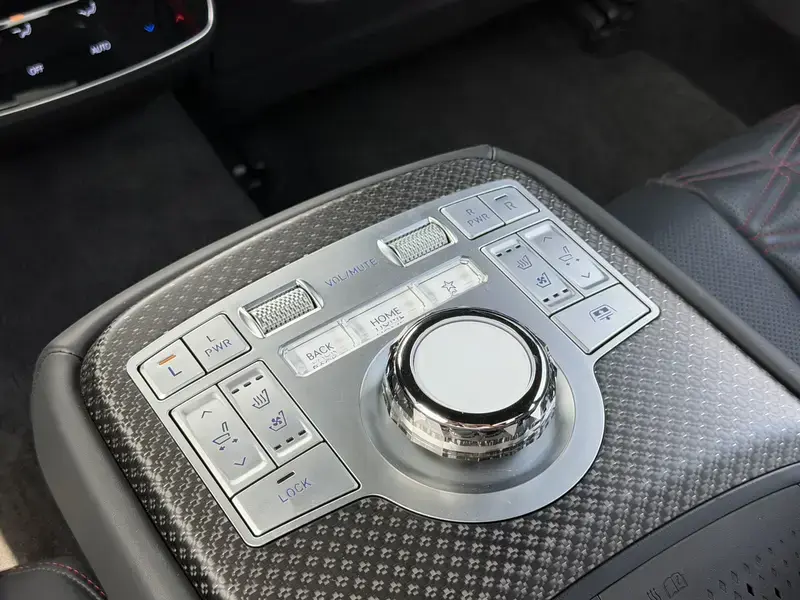 2024 Genesis G80 с пробегом 14 000 км