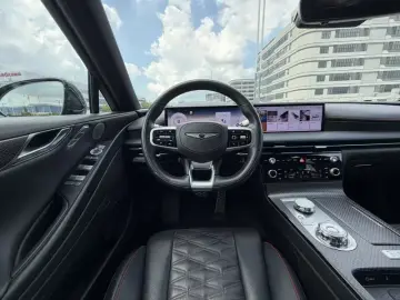 2024 Genesis G80 с пробегом 14 000 км