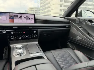 2024 Genesis G80 с пробегом 14 000 км