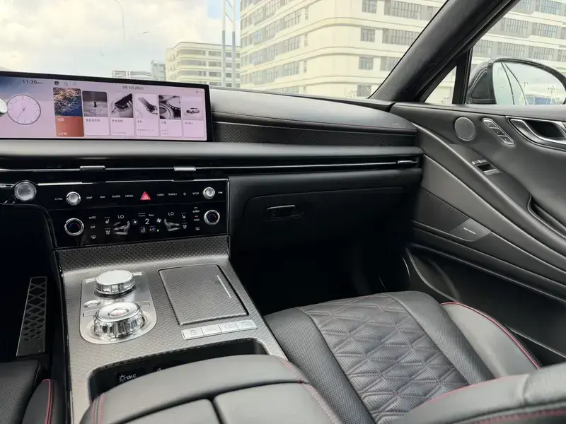 2024 Genesis G80 с пробегом 14 000 км