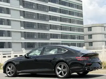 2024 Genesis G80 с пробегом 14 000 км