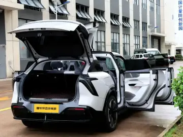 2023 HiPhi Y с пробегом 100 000 км
