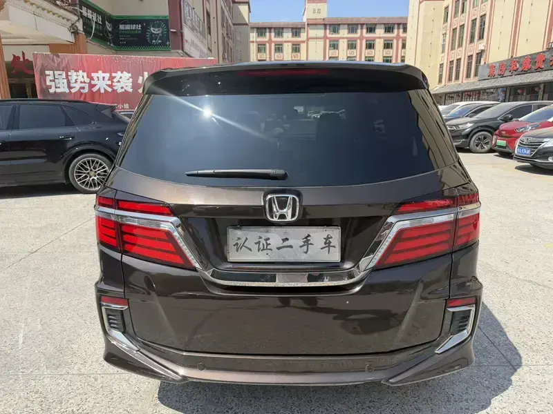 2019 Honda Elysion с пробегом 120 000 км