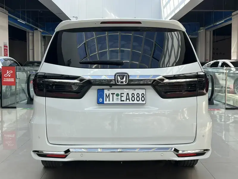 2022 Honda Elysion с пробегом 130 000 км