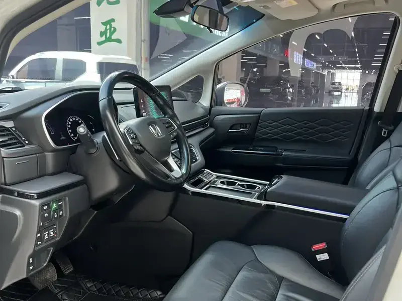 2022 Honda Elysion с пробегом 130 000 км