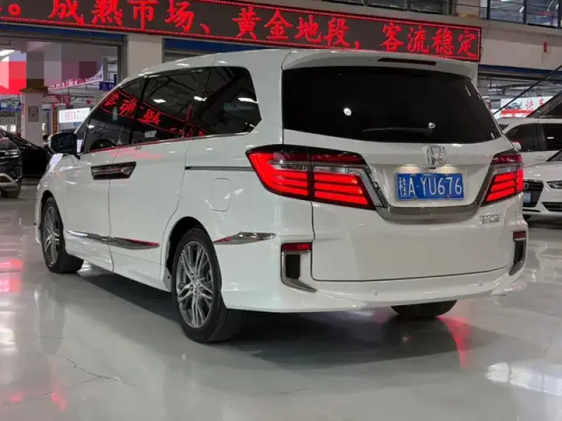 2019 Honda Elysion с пробегом 80 000 км