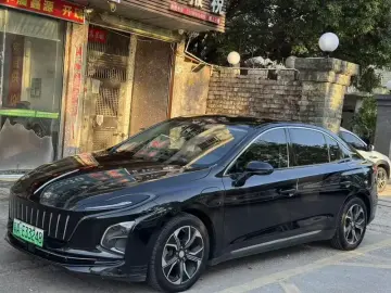 Hongqi E-QM5