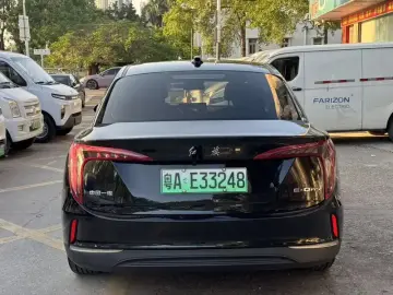 2023 Hongqi E-QM5 с пробегом 131 000 км