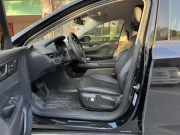 2023 Hongqi E-QM5 с пробегом 131 000 км