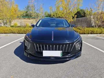 2022 Hongqi E-QM5 с пробегом 40 000 км
