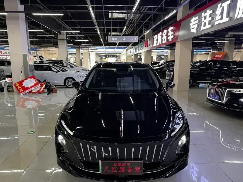 2023 Hongqi E-QM5 с пробегом 40 000 км