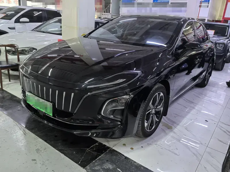 2023 Hongqi E-QM5 с пробегом 26 000 км