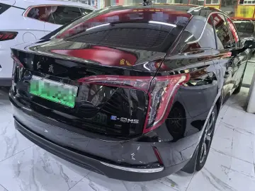 2023 Hongqi E-QM5 с пробегом 26 000 км