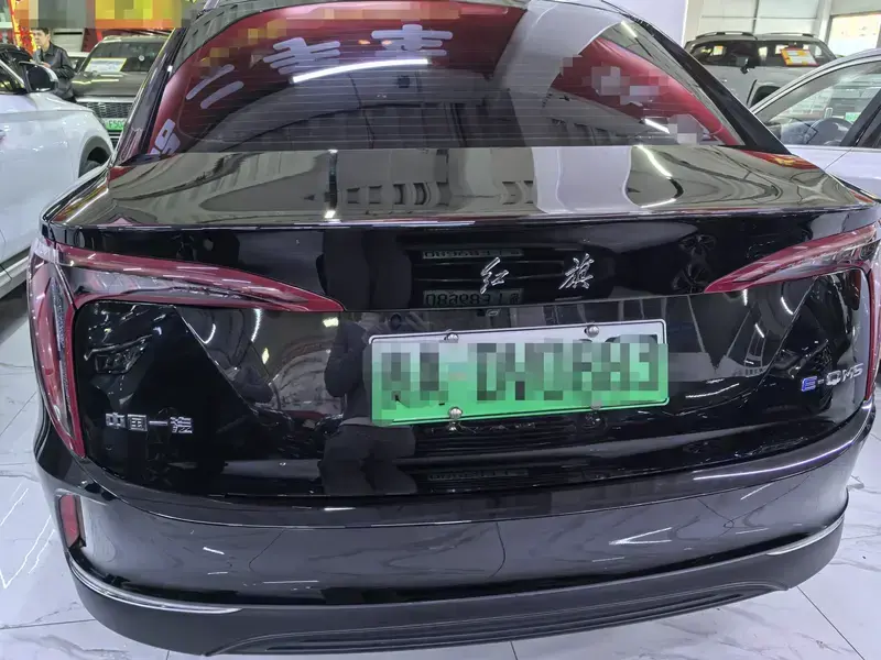 2023 Hongqi E-QM5 с пробегом 26 000 км
