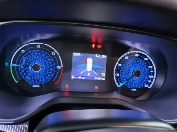 2023 Hongqi E-QM5 с пробегом 26 000 км