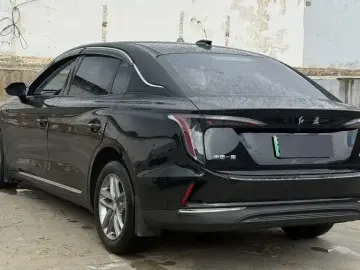 2025 Hongqi E-QM5 с пробегом 117 000 км