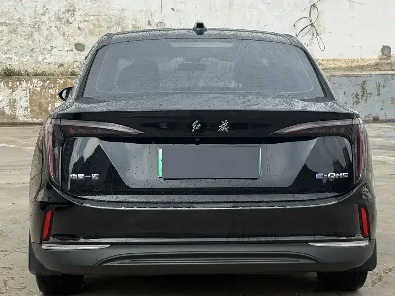 2025 Hongqi E-QM5 с пробегом 117 000 км